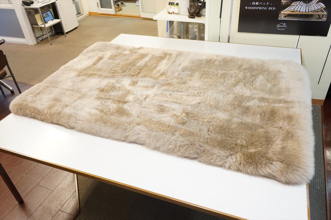 長毛タイプムートンシーツセミダブル　ブラウン色①